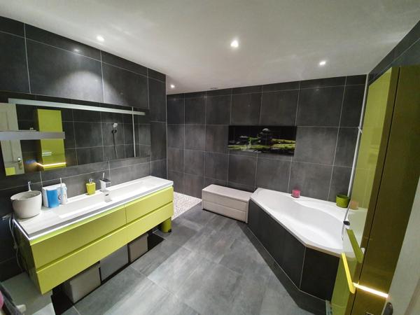 Idéal investisseurs ou/et artisants? Loft d’exception avec dépendances, piscine et grand terrain à Bourges (18000) Quartier Aéroport ?