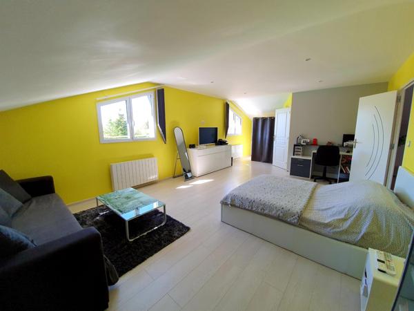 Idéal investisseurs ou/et artisants? Loft d’exception avec dépendances, piscine et grand terrain à Bourges (18000) Quartier Aéroport ?