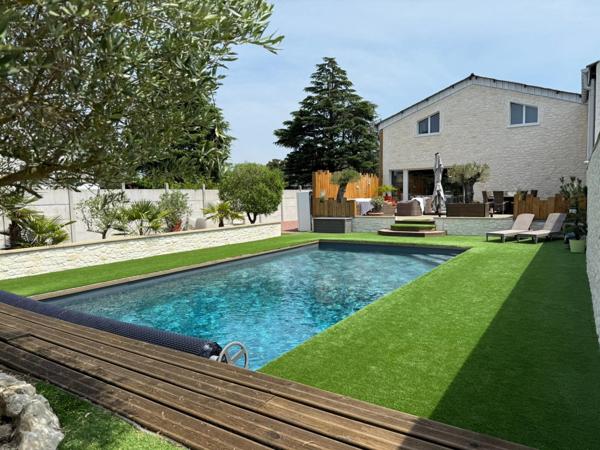 Idéal investisseurs ou/et artisants? Loft d’exception avec dépendances, piscine et grand terrain à Bourges (18000) Quartier Aéroport ?