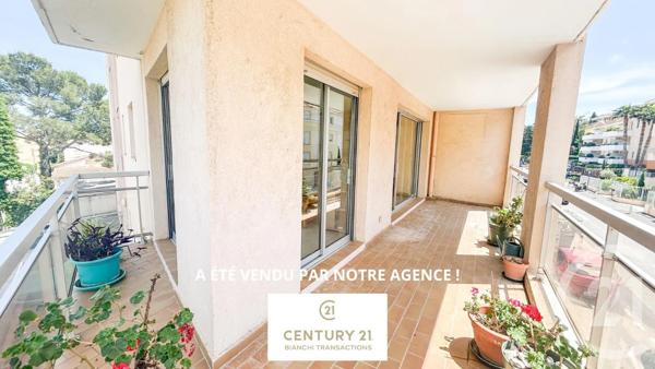 Appartement T2 à vendre  2 pièces - 40,75 m 2   CAVALAIRE SUR MER  - 83