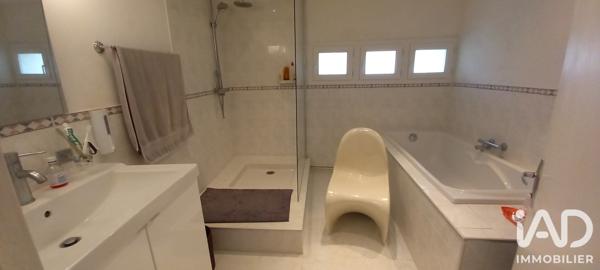 Maison à vendre 5 pièces 236 m² Saint-Bonnet-sur-Gironde