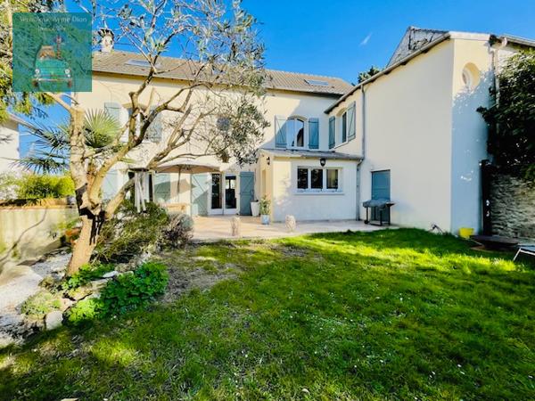 Orgeval (78630) La maison des Glycines