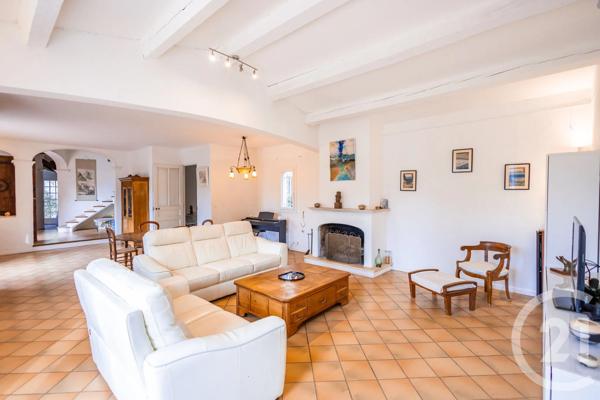 Maison à vendre  8 pièces - 239 m 2   OLLIOULES  - 83