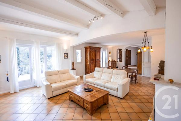 Maison à vendre  8 pièces - 239 m 2   OLLIOULES  - 83