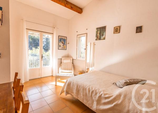 Maison à vendre  8 pièces - 239 m 2   OLLIOULES  - 83