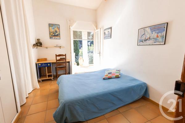 Maison à vendre  8 pièces - 239 m 2   OLLIOULES  - 83
