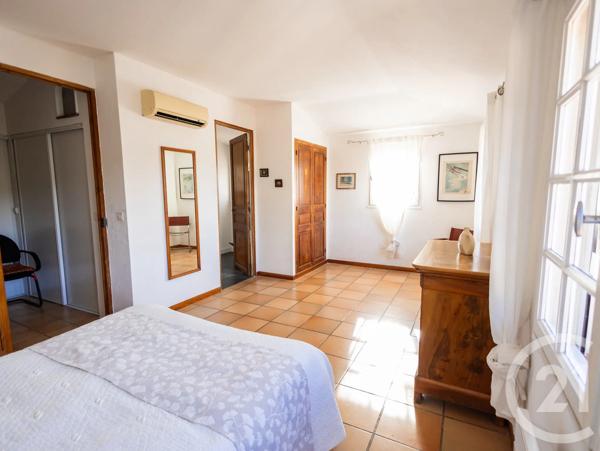 Maison à vendre  8 pièces - 239 m 2   OLLIOULES  - 83