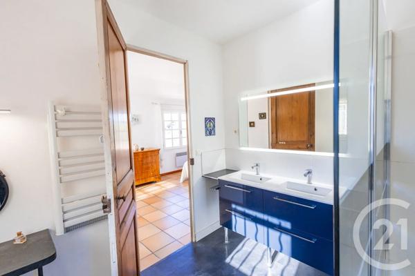 Maison à vendre  8 pièces - 239 m 2   OLLIOULES  - 83