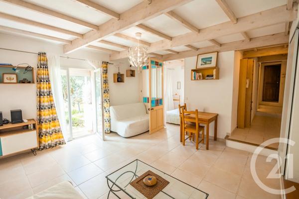 Maison à vendre  8 pièces - 239 m 2   OLLIOULES  - 83