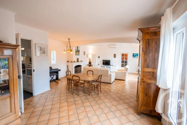 Maison à vendre  8 pièces - 239 m 2   OLLIOULES  - 83