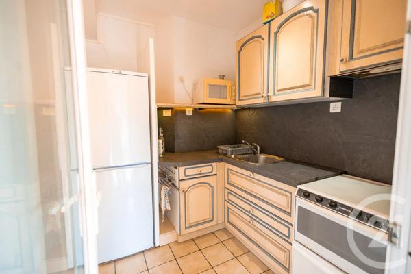 Maison à vendre  8 pièces - 239 m 2   OLLIOULES  - 83