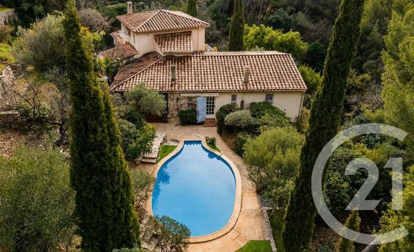 Maison à vendre  8 pièces - 239 m 2   OLLIOULES  - 83