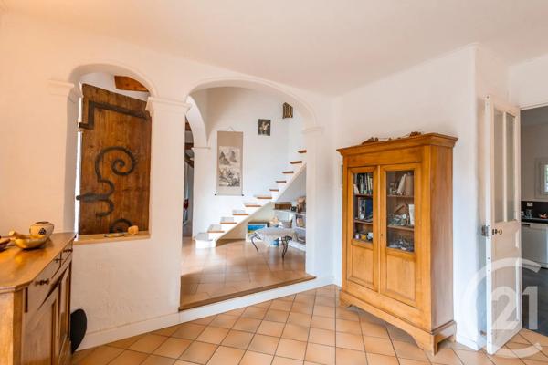 Maison à vendre  8 pièces - 239 m 2   OLLIOULES  - 83