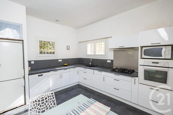 Maison à vendre  8 pièces - 239 m 2   OLLIOULES  - 83