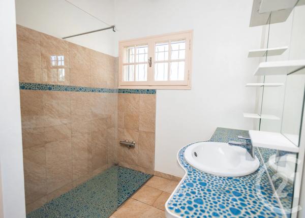 Maison à vendre  8 pièces - 239 m 2   OLLIOULES  - 83