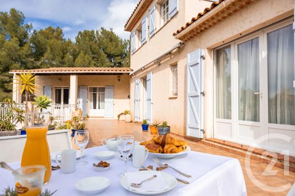 Maison à vendre  8 pièces - 239 m 2   OLLIOULES  - 83