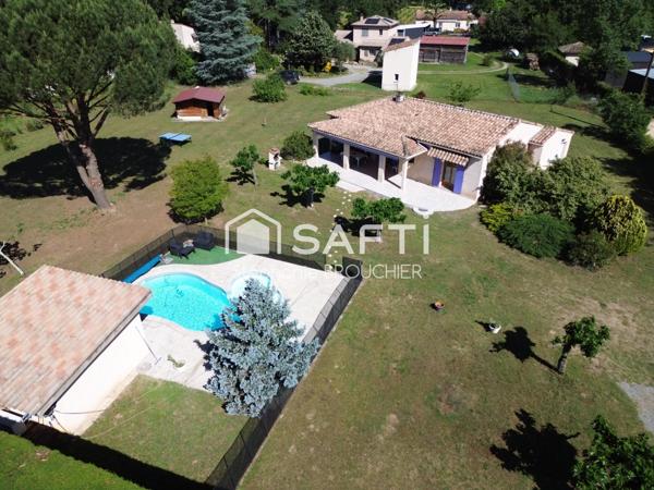 Maison avec piscine 3500m² de jardin