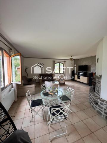 Maison avec piscine 3500m² de jardin