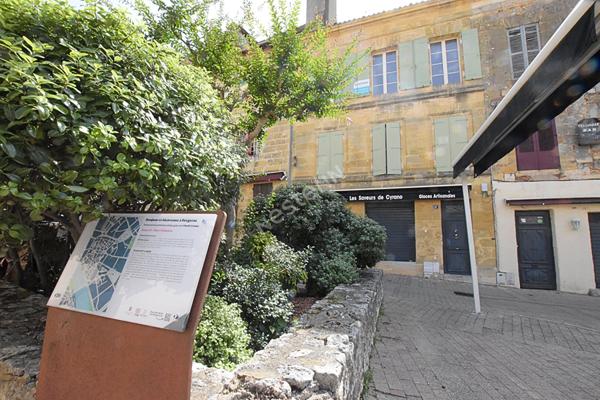 Immeuble Mixte d'Habitation et de Commerce ! Coeur du Vieux Bergerac !