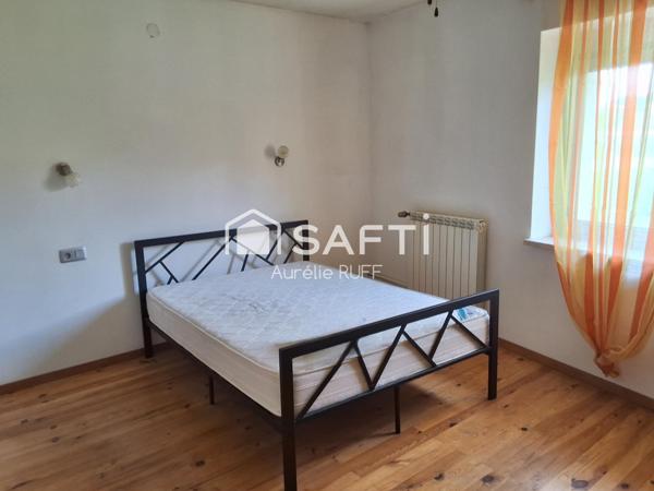 Maison disposant d'un terrain sans vis-à-vis dans un petit village calme