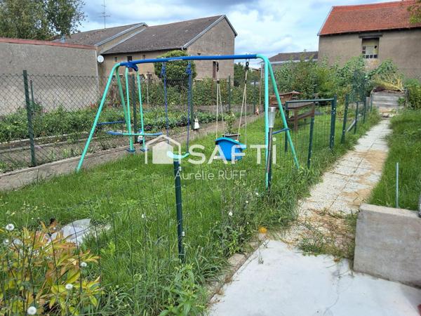 Maison disposant d'un terrain sans vis-à-vis dans un petit village calme