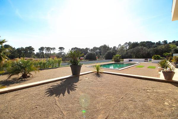 LORGUES - Villa contemporaine d exception avec prestations haut de gamme