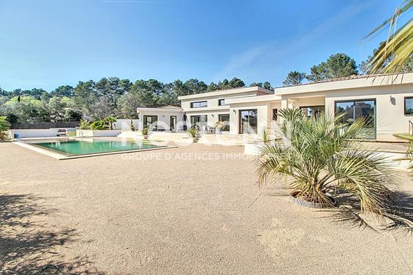 LORGUES - Villa contemporaine d exception avec prestations haut de gamme
