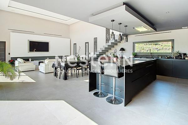LORGUES - Villa contemporaine d exception avec prestations haut de gamme