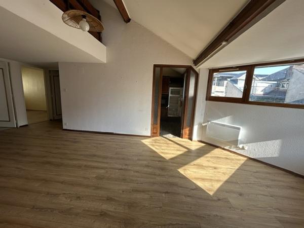 Appartement à louer 690 € CC BAGNERES DE BIGORRE 4 p 73 m² DPE D