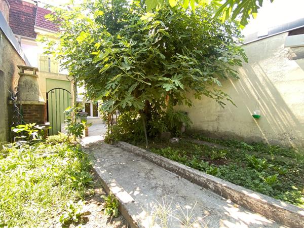 Maison à vendre à Brunstatt - 5 pièces, au calme - terrasse et jardinet - cave