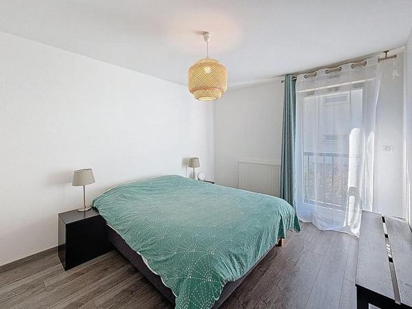 Maison de 2019 avec extérieur dans résidence privée