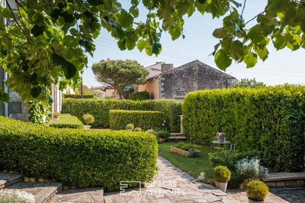 Elégante demeure bourgeoise aux sublimes prestations et son parc arboré