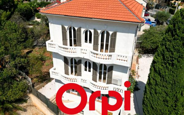 Appartement à vendre    2 pièces • 79 m2 Bandol