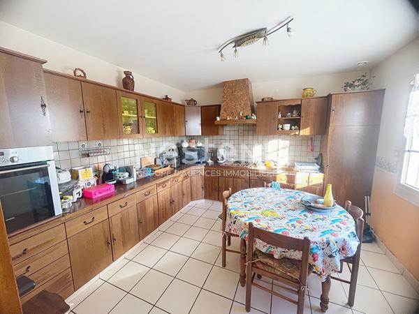 A vendre maison Noyal-Muzillac, maison sur sous-sol complet + dépendances sur 1555 m² terrain