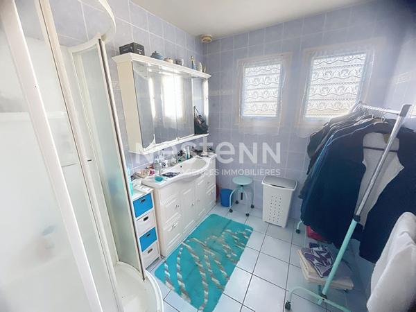 A vendre maison Noyal-Muzillac, maison sur sous-sol complet + dépendances sur 1555 m² terrain