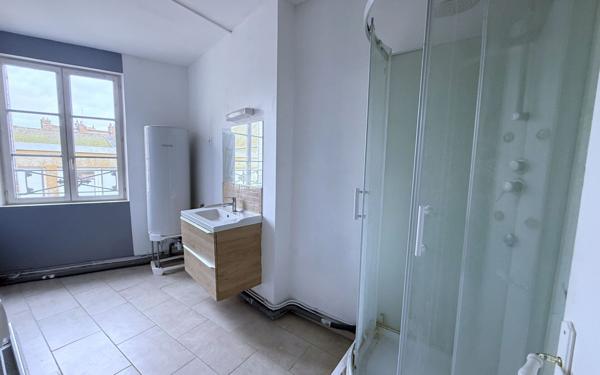 Appartement à louer    3 pièces •  La Fère