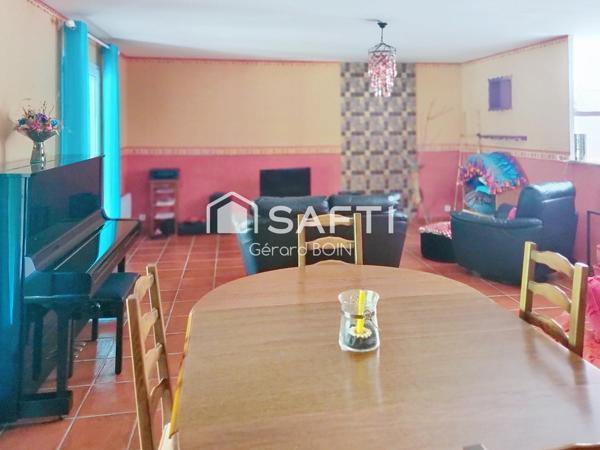 BAISSE DE PRIX - maison de plain pied avec 2 gîtes et piscine