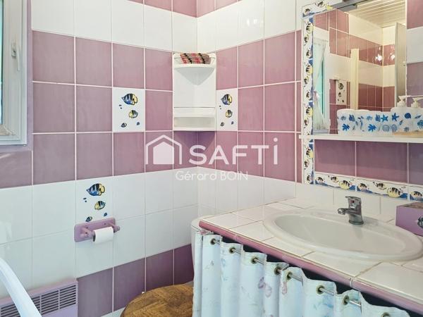 BAISSE DE PRIX - maison de plain pied avec 2 gîtes et piscine