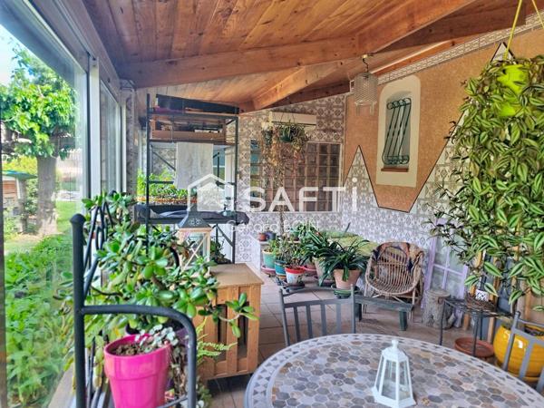 BAISSE DE PRIX - maison de plain pied avec 2 gîtes et piscine