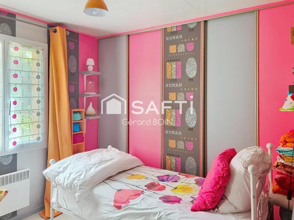 BAISSE DE PRIX - maison de plain pied avec 2 gîtes et piscine