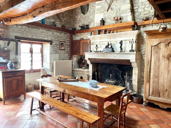 Maison à vendre    4 pièces •  Cherveux