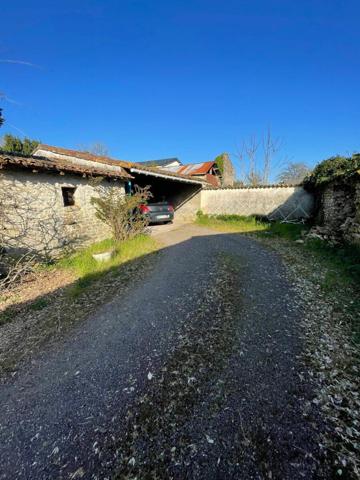 Maison à vendre    4 pièces •  Cherveux