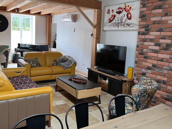 Charentaise rénovée au cœur de Cozes
