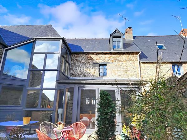 COMBOURG CENTRE Maison de caractère entièrement rénovée 290 m² habitables