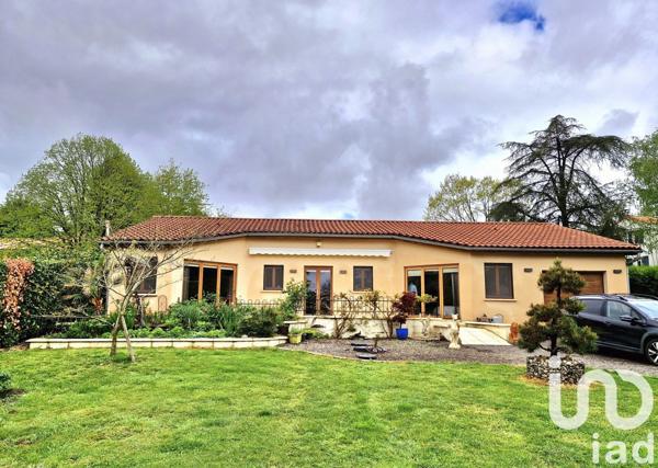 Maison traditionnelle 4 pièces de 125 m² à Chabanais (16150)