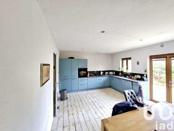 Maison traditionnelle 4 pièces de 125 m² à Chabanais (16150)