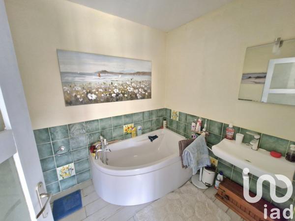 Maison traditionnelle 4 pièces de 125 m² à Chabanais (16150)