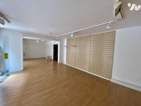 AVIGNON intra-muros, murs commerciaux proche pont d'AVIGNON