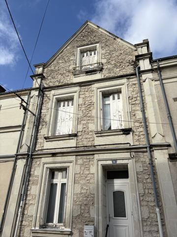BELLE MAISON DE VILLE 96 M² JARDIN 3 CHAMBRES CHÂTELLERAULT Réf M.48