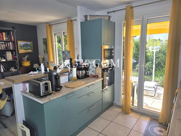 Villa
                                                                                                                                                                                                                                                                                                                        4 pièce(s)                                                                                                                                                                                                          3 chambre(s)                                                                                                                                                                                                          94  m²